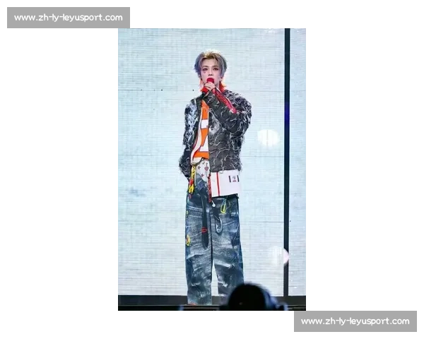 鹿晗的扭帽撩妹法则：小棒球帽的魅力密码