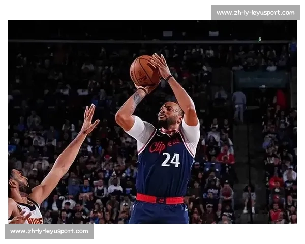 哈登 2 年 8150 万续约快船！鲍威尔成交易核心，快船瞄准内线补强