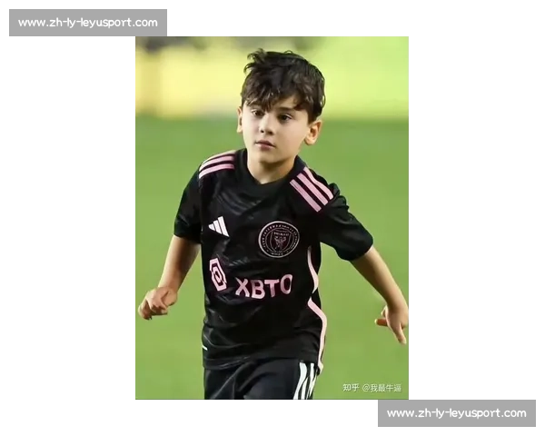 梅西萌娃力荐发带造型！长发飘逸成赛场新焦点