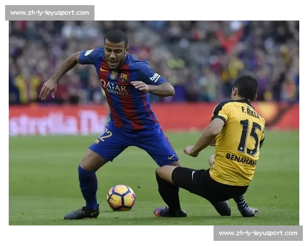 巴萨新星库巴西恋情曝光！携红发女友甜蜜度假机场秀恩爱